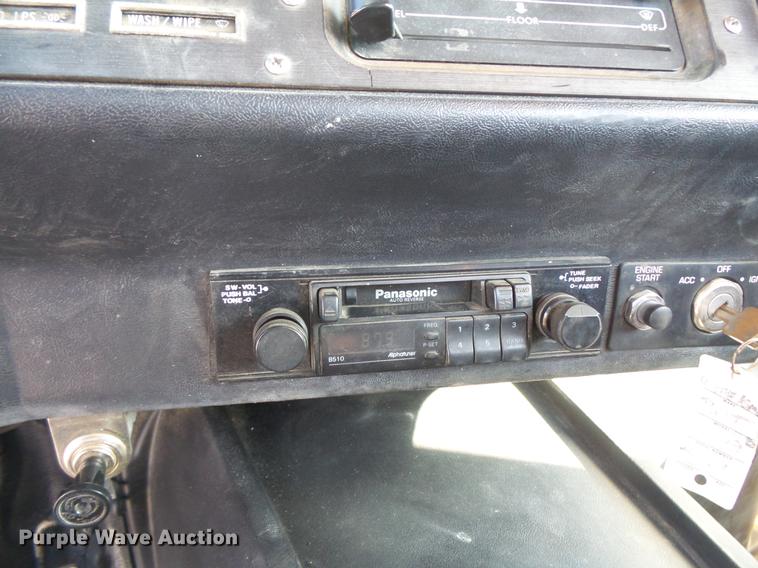 image for item DV9520 1991 Volvo WG flatbed truck with crane