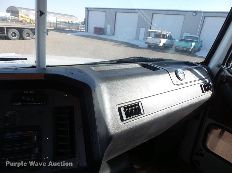 image for item DV9520 1991 Volvo WG flatbed truck with crane