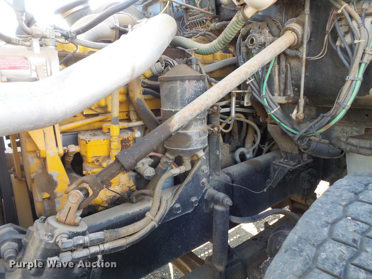 image for item DV9520 1991 Volvo WG flatbed truck with crane