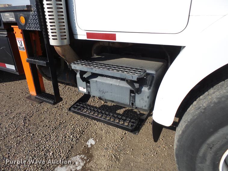 image for item DV9520 1991 Volvo WG flatbed truck with crane