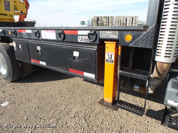 image for item DV9520 1991 Volvo WG flatbed truck with crane