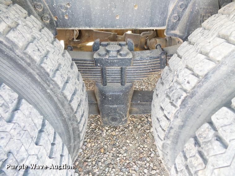 image for item DV9520 1991 Volvo WG flatbed truck with crane