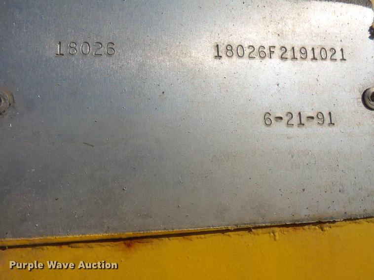 image for item DV9520 1991 Volvo WG flatbed truck with crane