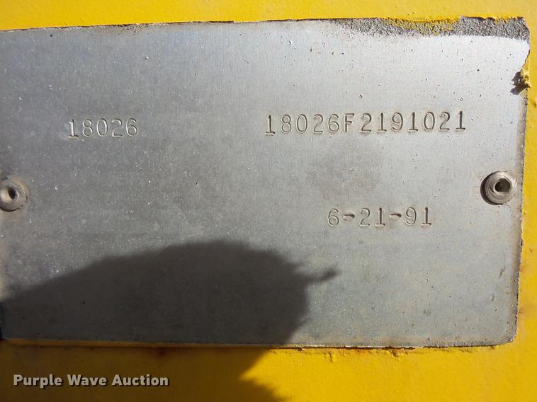 image for item DV9520 1991 Volvo WG flatbed truck with crane