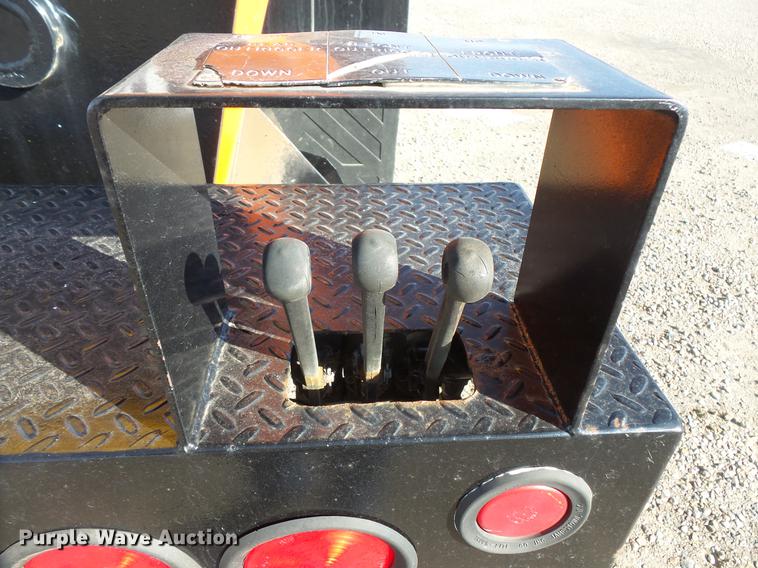 image for item DV9520 1991 Volvo WG flatbed truck with crane