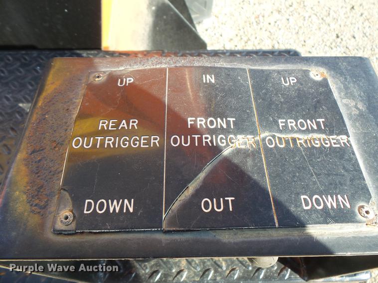 image for item DV9520 1991 Volvo WG flatbed truck with crane