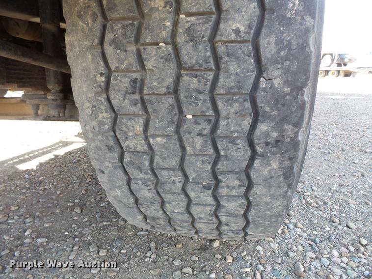 image for item DV9520 1991 Volvo WG flatbed truck with crane