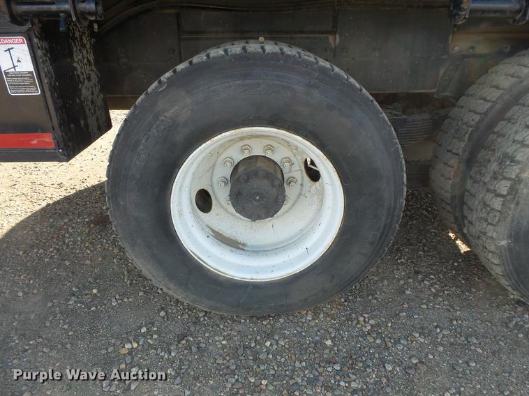 image for item DV9520 1991 Volvo WG flatbed truck with crane