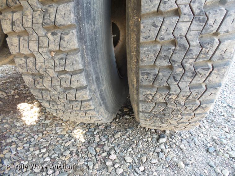 image for item DV9520 1991 Volvo WG flatbed truck with crane