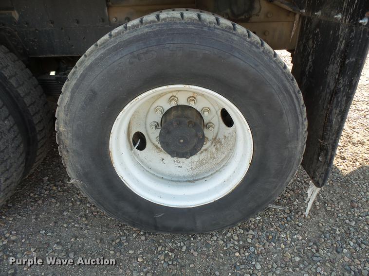 image for item DV9520 1991 Volvo WG flatbed truck with crane