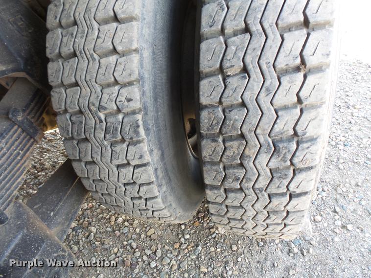 image for item DV9520 1991 Volvo WG flatbed truck with crane