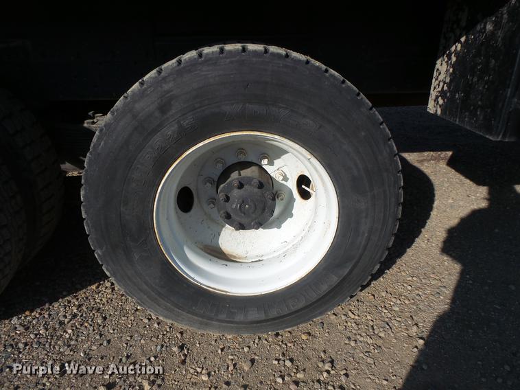 image for item DV9520 1991 Volvo WG flatbed truck with crane