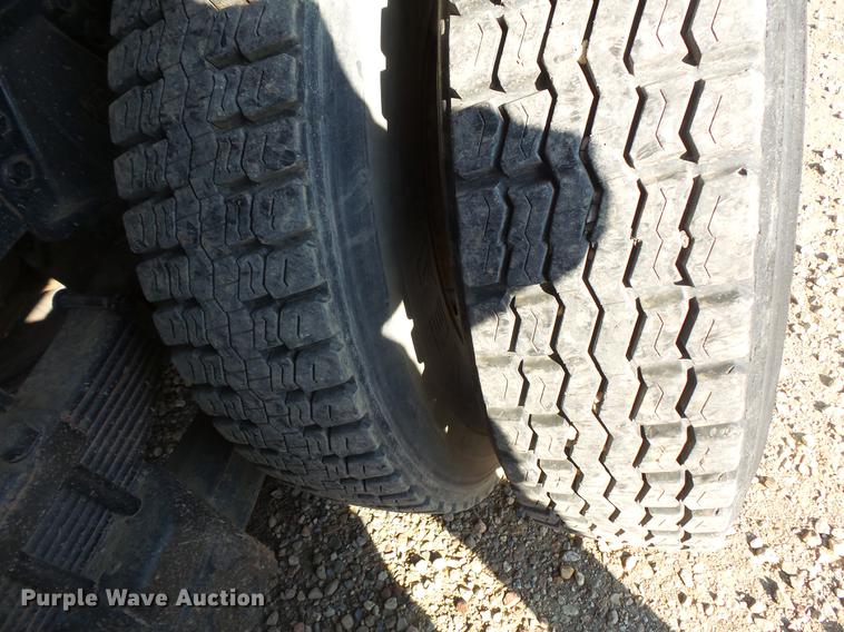 image for item DV9520 1991 Volvo WG flatbed truck with crane