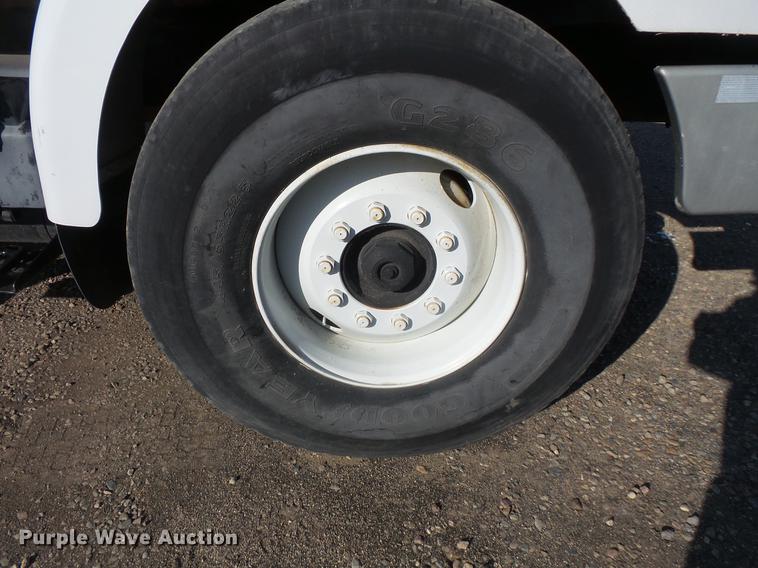 image for item DV9520 1991 Volvo WG flatbed truck with crane