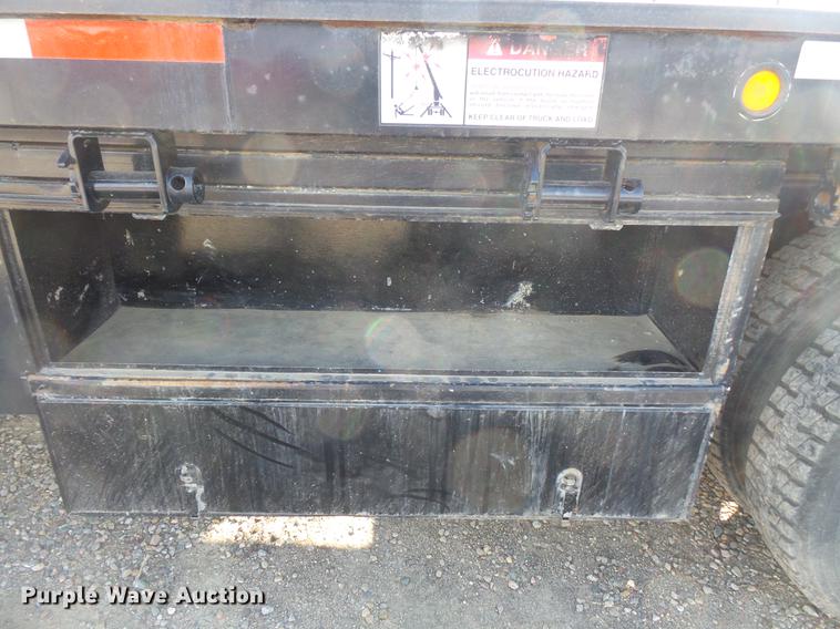 image for item DV9520 1991 Volvo WG flatbed truck with crane