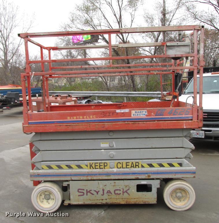 image for item DX9254 1997 Sky Jack SJ-4626 scissor lift