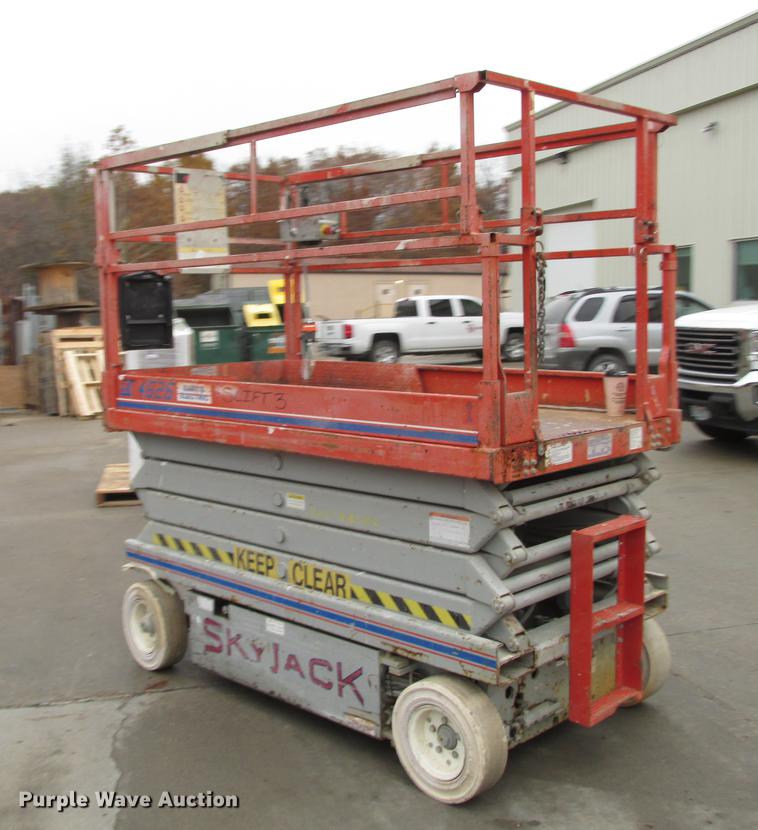 image for item DX9254 1997 Sky Jack SJ-4626 scissor lift