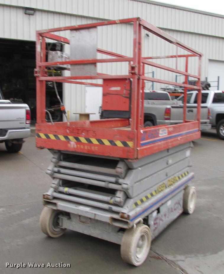 image for item DX9254 1997 Sky Jack SJ-4626 scissor lift