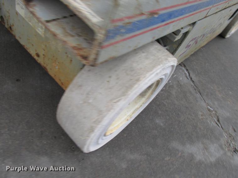 image for item DX9254 1997 Sky Jack SJ-4626 scissor lift