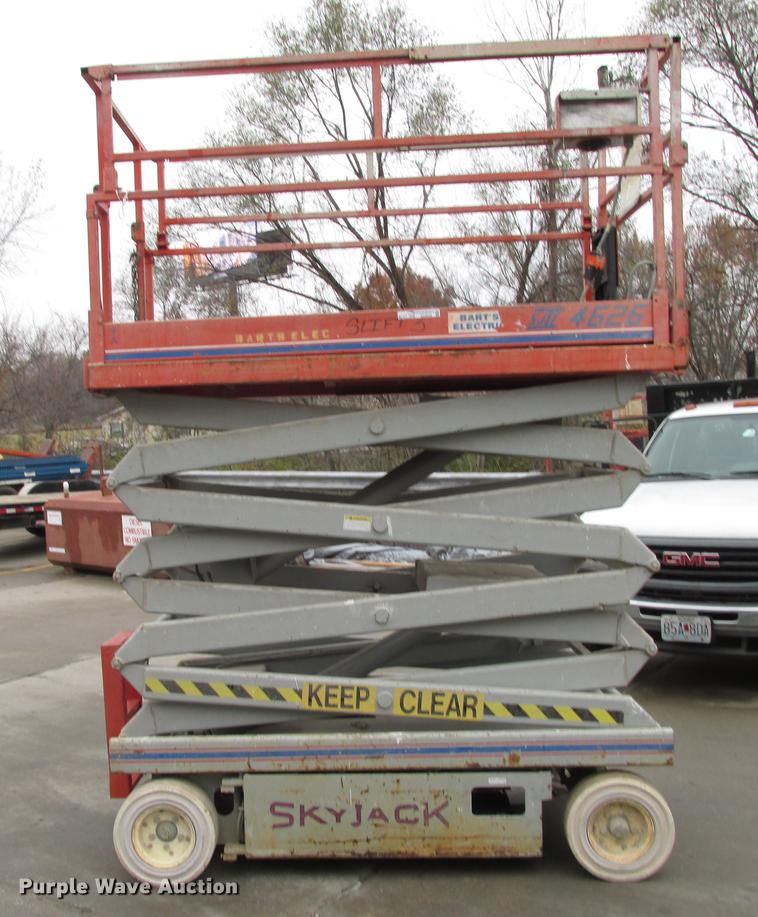 image for item DX9254 1997 Sky Jack SJ-4626 scissor lift