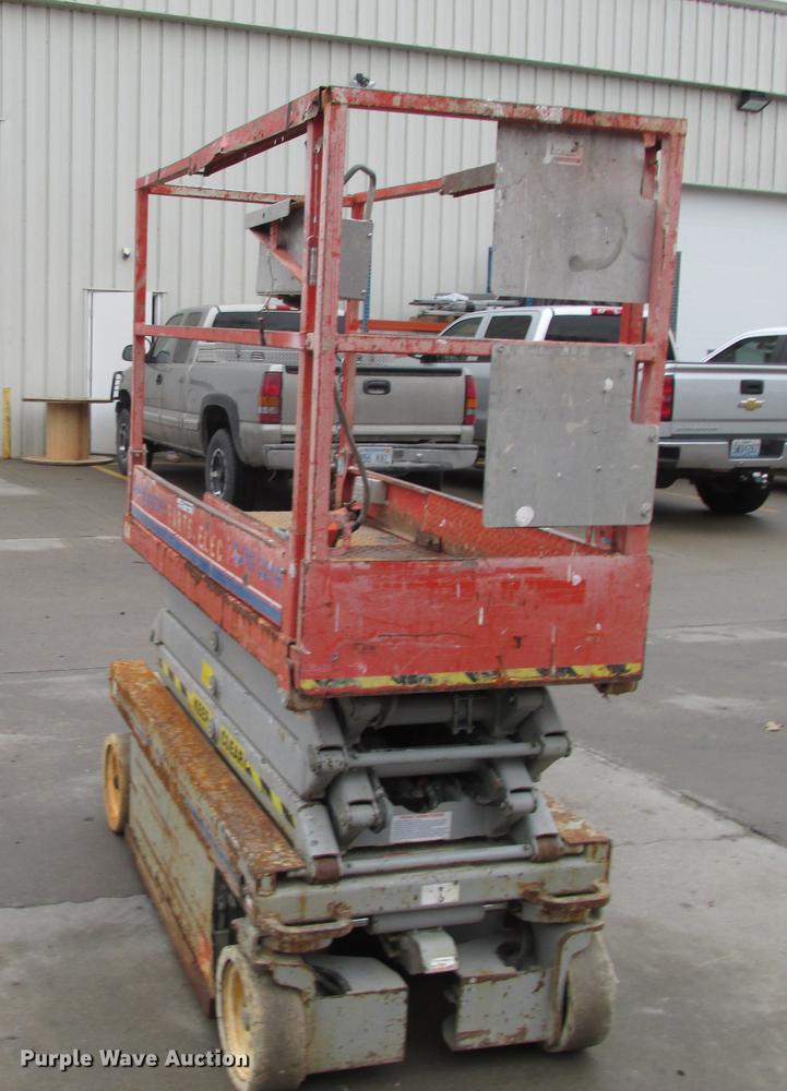 image for item DX9259 2004 Sky Jack SJIII 3219 scissor lift
