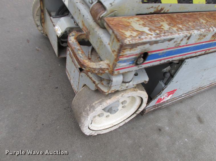 image for item DX9259 2004 Sky Jack SJIII 3219 scissor lift