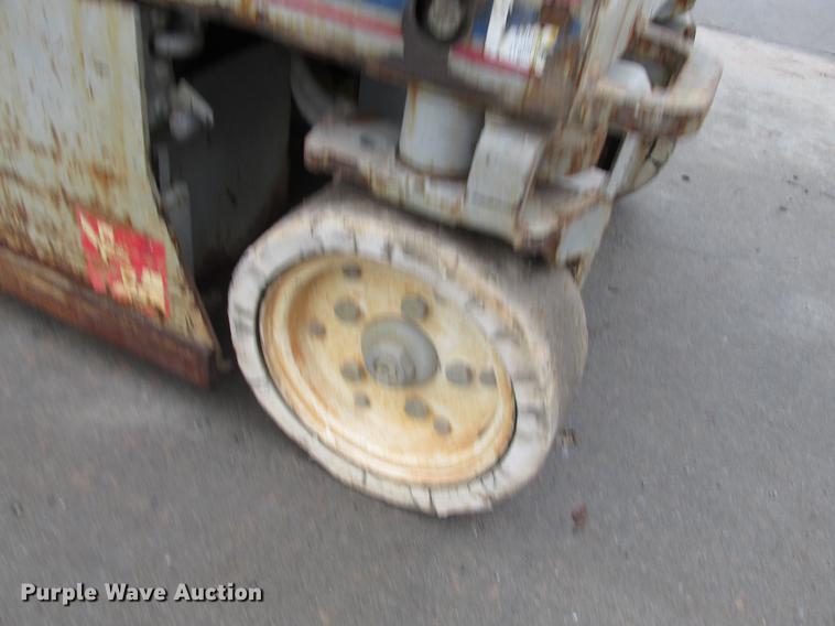 image for item DX9259 2004 Sky Jack SJIII 3219 scissor lift