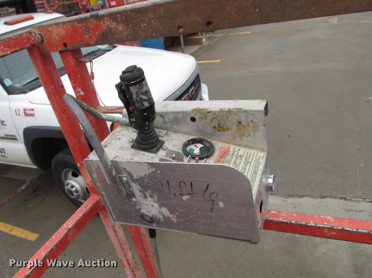 image for item DX9259 2004 Sky Jack SJIII 3219 scissor lift