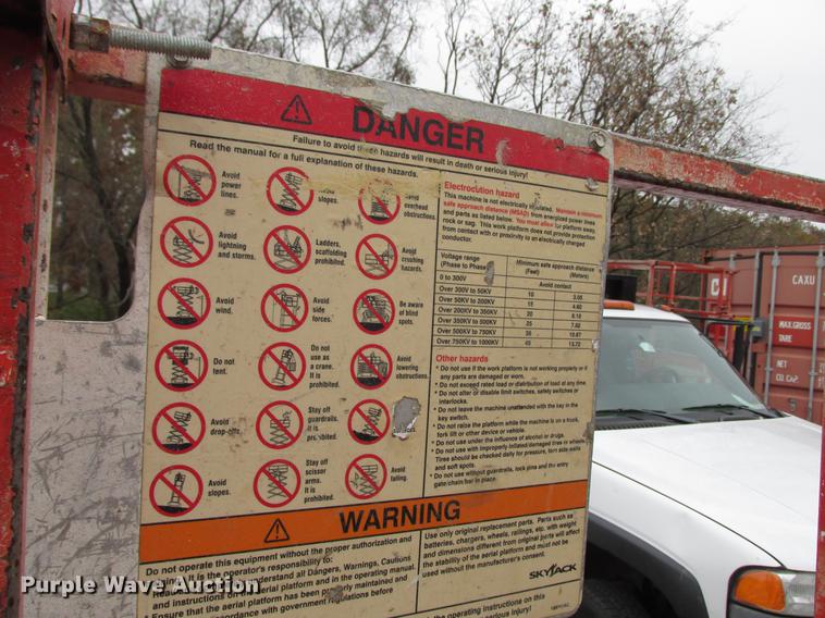 image for item DX9259 2004 Sky Jack SJIII 3219 scissor lift