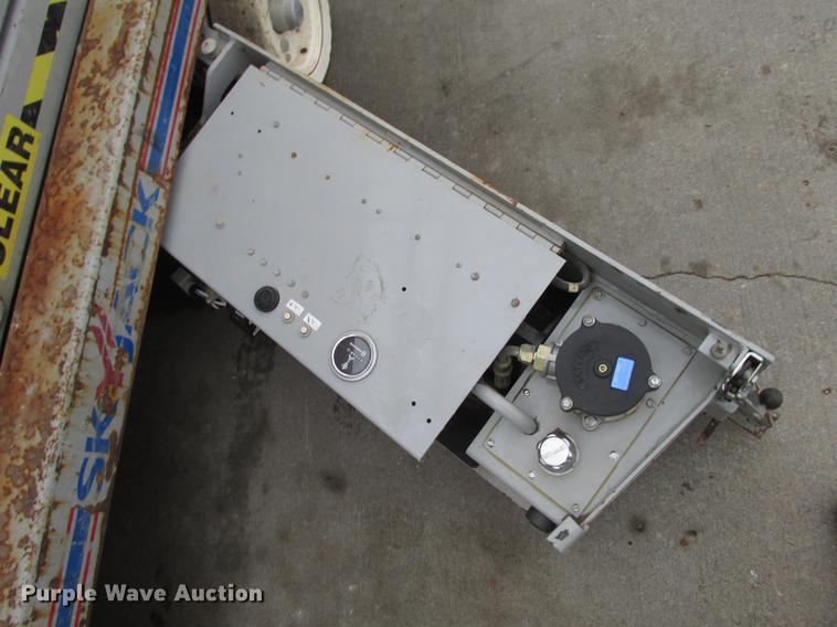 image for item DX9259 2004 Sky Jack SJIII 3219 scissor lift