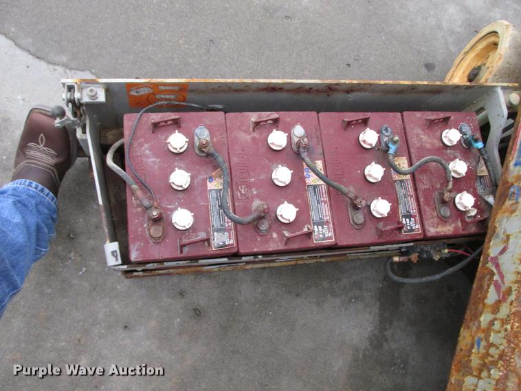 image for item DX9259 2004 Sky Jack SJIII 3219 scissor lift