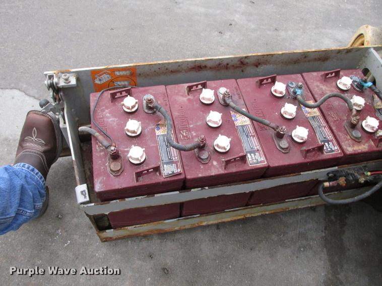 image for item DX9259 2004 Sky Jack SJIII 3219 scissor lift