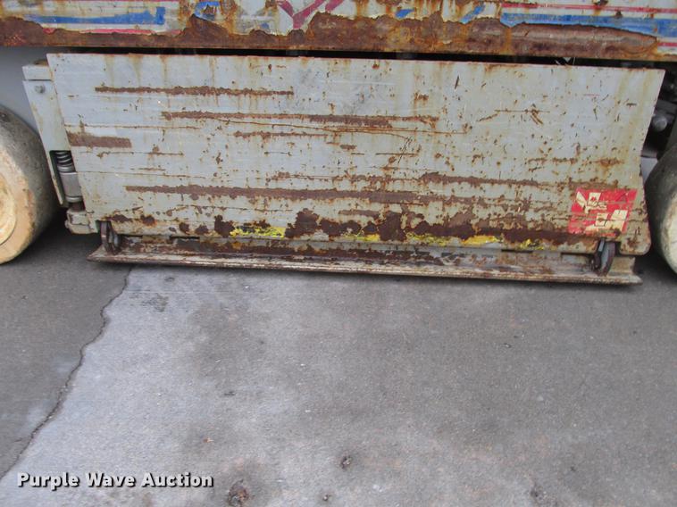 image for item DX9259 2004 Sky Jack SJIII 3219 scissor lift