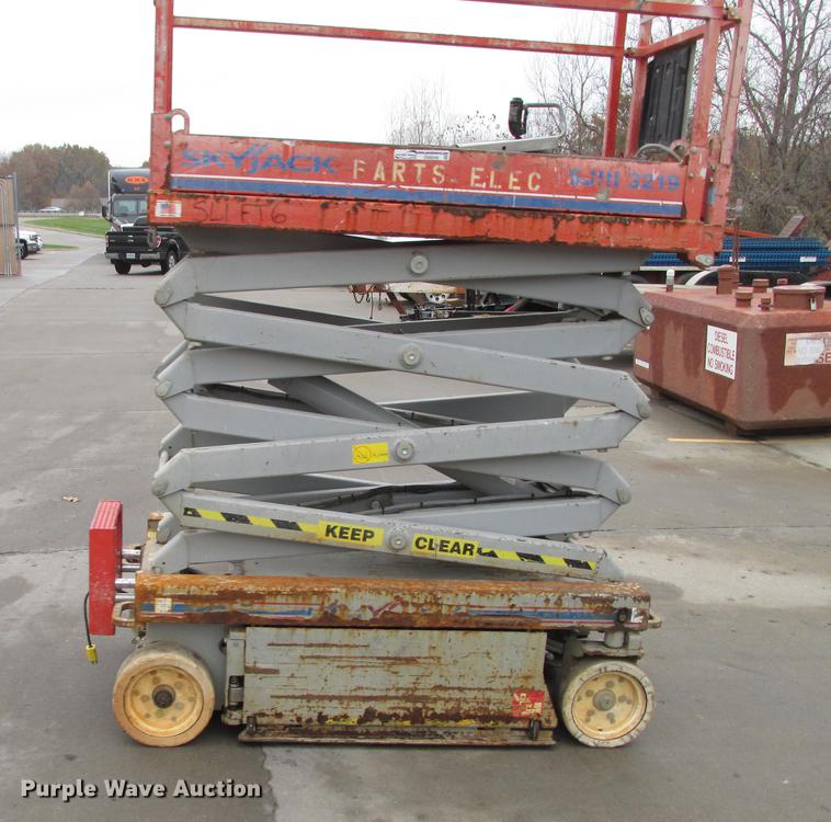 image for item DX9259 2004 Sky Jack SJIII 3219 scissor lift