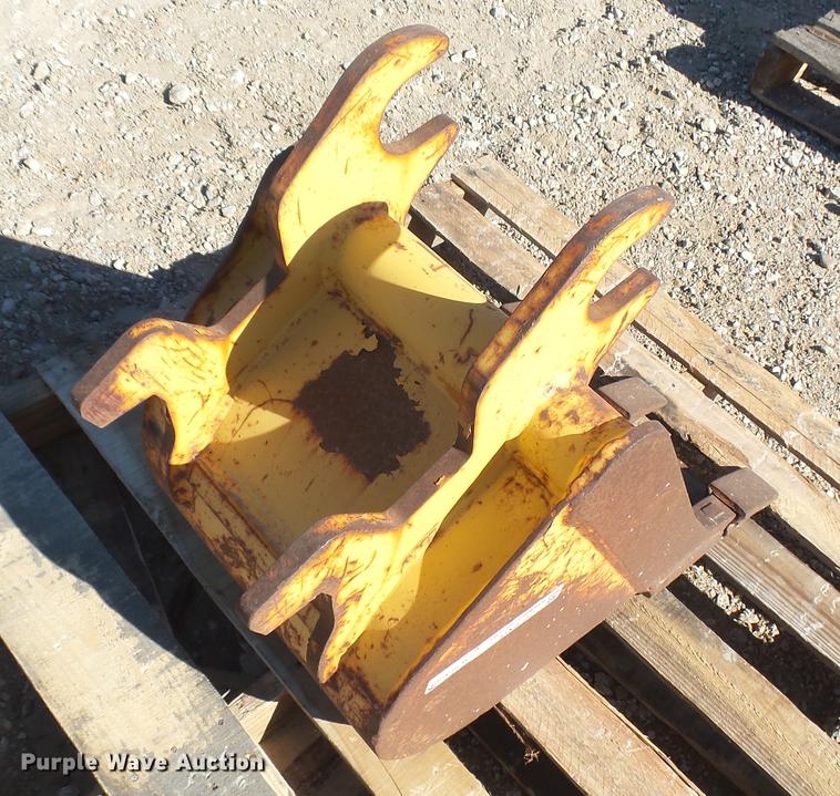 image for item DX9752 Excavator bucket