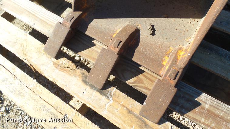 image for item DX9752 Excavator bucket