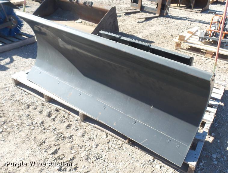 image for item DX9756 2015 Bobcat 72 skid steer snow blade