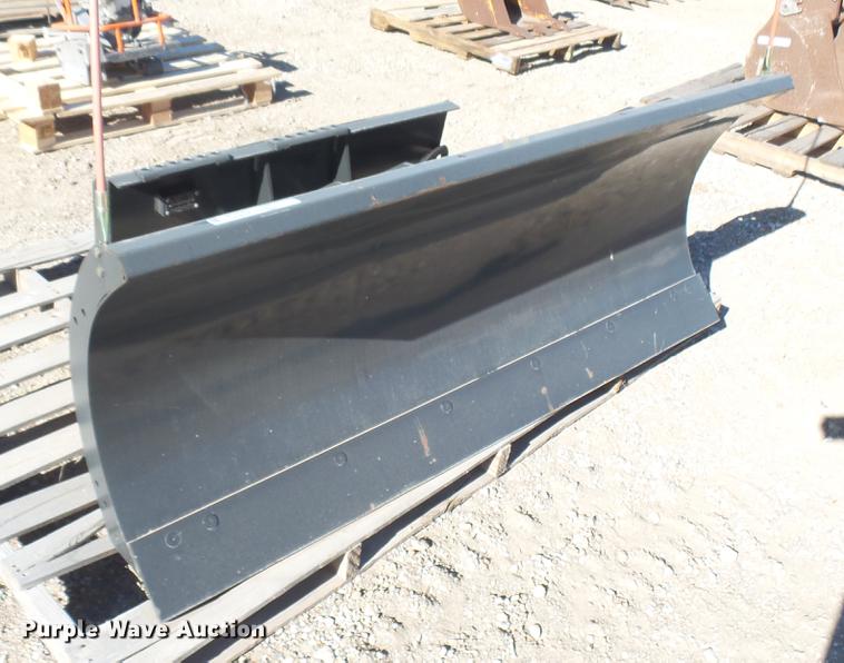 image for item DX9756 2015 Bobcat 72 skid steer snow blade