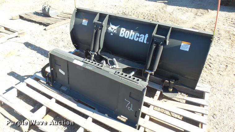 image for item DX9756 2015 Bobcat 72 skid steer snow blade