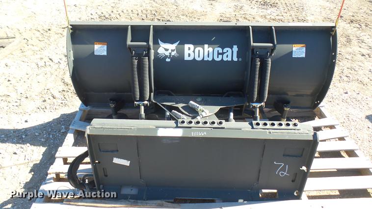 image for item DX9756 2015 Bobcat 72 skid steer snow blade