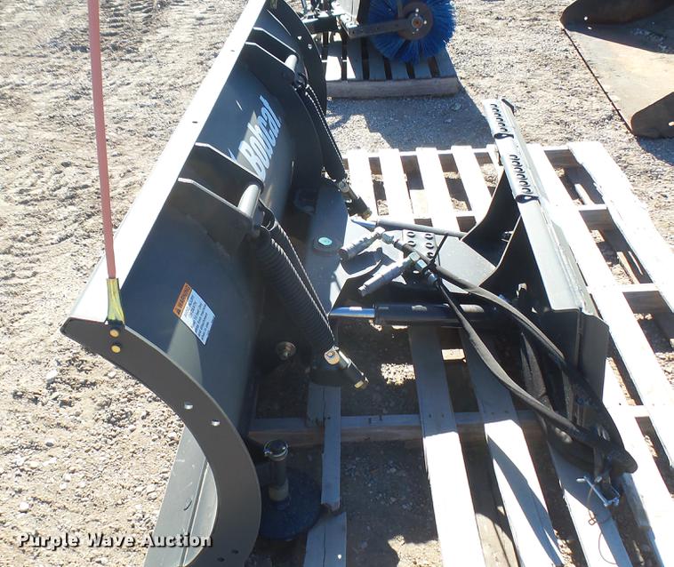 image for item DX9756 2015 Bobcat 72 skid steer snow blade