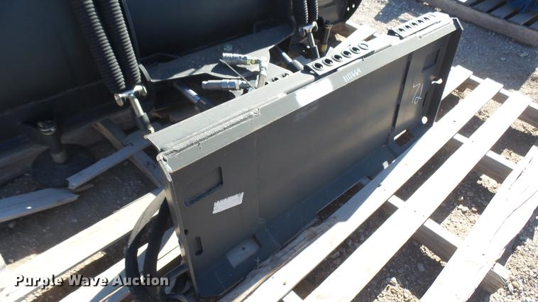 image for item DX9756 2015 Bobcat 72 skid steer snow blade