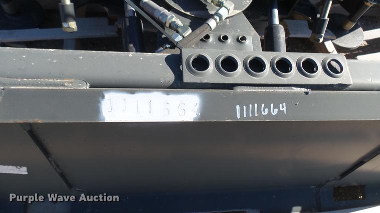 image for item DX9756 2015 Bobcat 72 skid steer snow blade