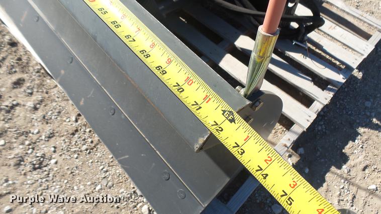 image for item DX9756 2015 Bobcat 72 skid steer snow blade
