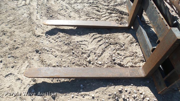 image for item DX9759 Bobcat skid steer pallet forks