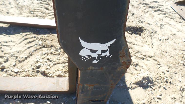 image for item DX9759 Bobcat skid steer pallet forks