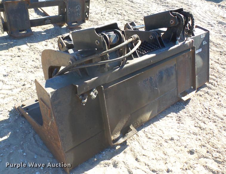 image for item DX9760 Caterpillar skid steer grapple bucket