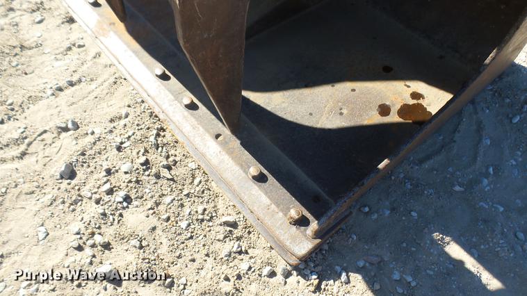 image for item DX9760 Caterpillar skid steer grapple bucket