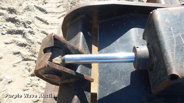 image for item DX9760 Caterpillar skid steer grapple bucket