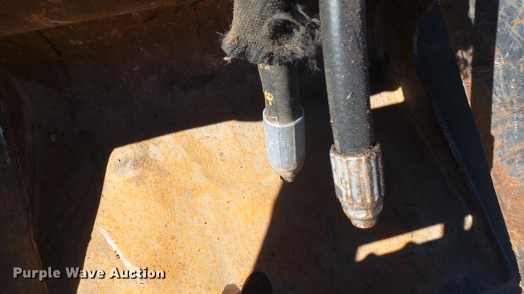 image for item DX9760 Caterpillar skid steer grapple bucket